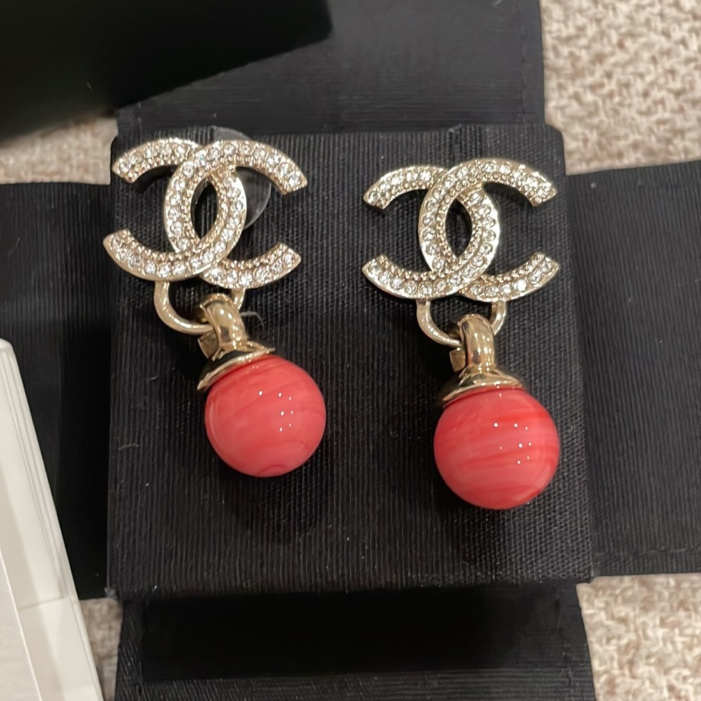 LChanel crystal Cc Earrings - new in box